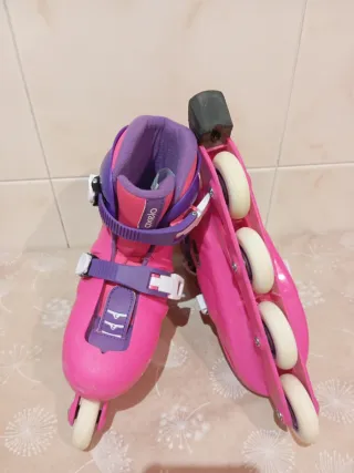 Patines en línea y casco rosas. Talla 32/35