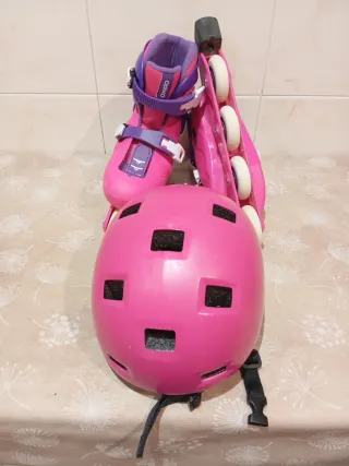 Patines en línea y casco rosas. Talla 32/35