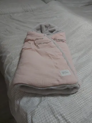 Saco para carrito de bebé rosa y gris