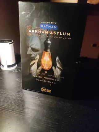 Arkham Asylum. Absolute Batman, DC comics blacklab