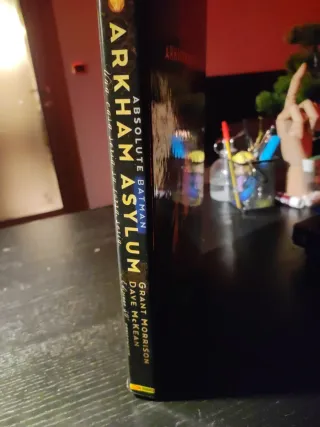 Arkham Asylum. Absolute Batman, DC comics blacklab