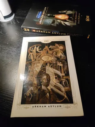 Arkham Asylum. Absolute Batman, DC comics blacklab