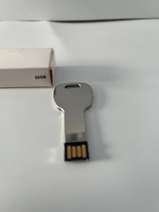 Memoria USB forma de llave 32GB metálica