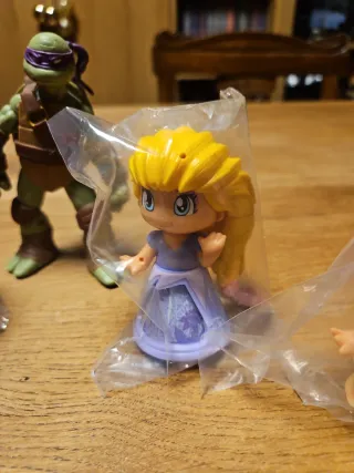 Set 4 Bamboline in plastica dura più Raffaello