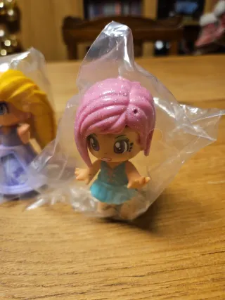 Set 4 Bamboline in plastica dura più Raffaello