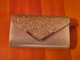 Bolso de fiesta dorado con purpurina