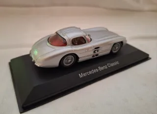 Minichamps Mercedes 300 SLR Coupé 1:43