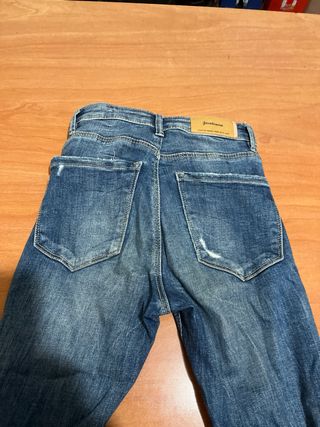 Pantalón vaquero Stradivarius Talla 32