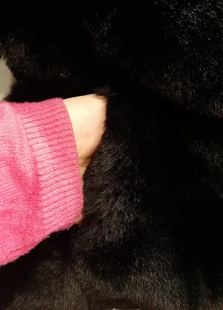 Abrigo pelo sintético negro