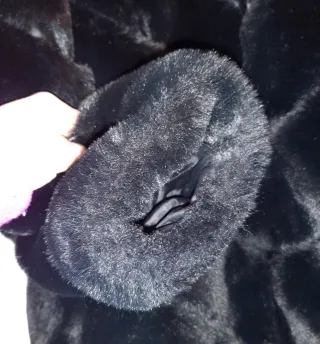 Abrigo pelo sintético negro