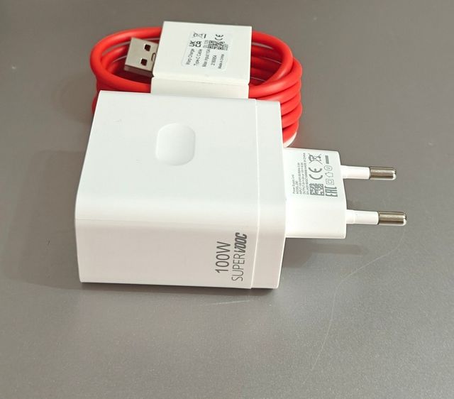 Caricabatterie Realme 100W compatibile SuperVOOC + Cavo
