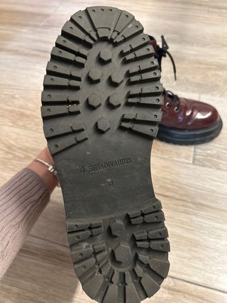 Botas militares Stradivarius rojas charol