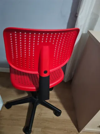 Silla de escritorio azul con ruedas 15 las dos.