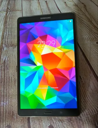 Tablet Samsung SM-T700