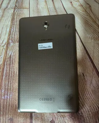 Tablet Samsung SM-T700