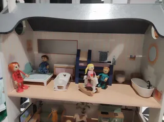 Casa de muñecas de madera