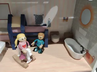 Casa de muñecas de madera