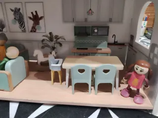 Casa de muñecas de madera