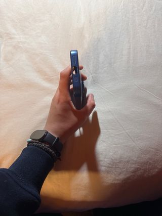 2 Cover iPhone 15 Pro: Fantasmi e Blu