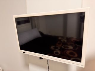 Televisor Salora 24 Blanco funciona perfectamente.