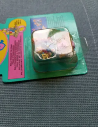 Polly Pocket spinge il passeggino.Anello vintage