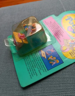 Polly Pocket spinge il passeggino.Anello vintage