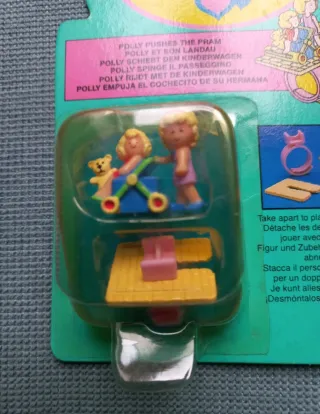 Polly Pocket spinge il passeggino.Anello vintage