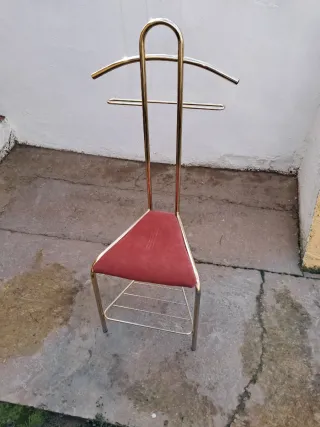 Galan de noche dorado y rojo