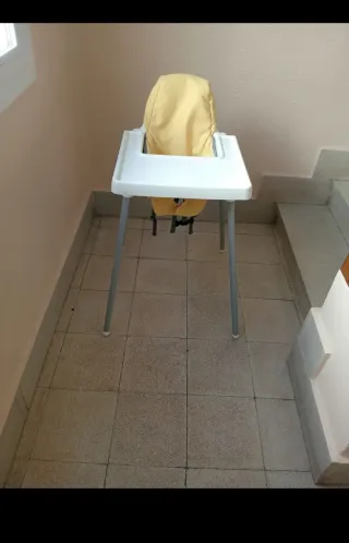 Silla de bebé amarilla