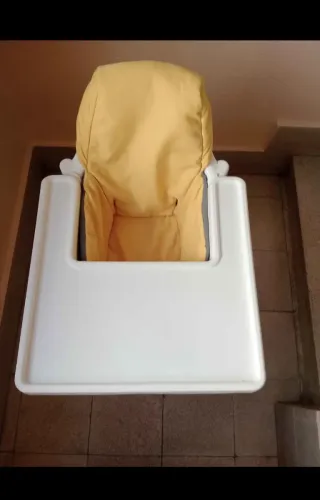 Silla de bebé amarilla