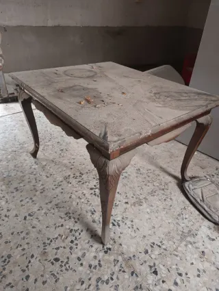 Mesa antigua de madera para restaurar