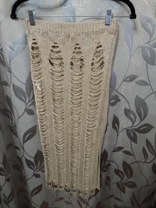 Falda dorada de punto con rotos