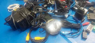 Lote de cables, adaptadores y cargadores