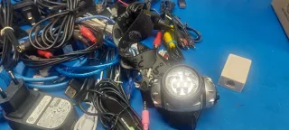 Lote de cables, adaptadores y cargadores