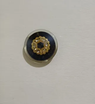 Bottone gioiello con strass dorato