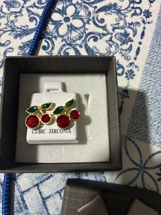 Pendientes de circonita cúbica con cerezas