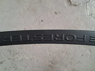 Embellecedor paragolpes trasero  Subaru Forester