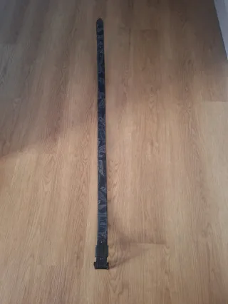 Cintura in pelle con fibbia in metallo