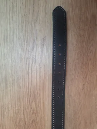 Cintura in pelle con fibbia in metallo