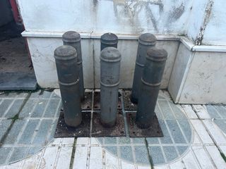 Bolardos metálicos para atornillar