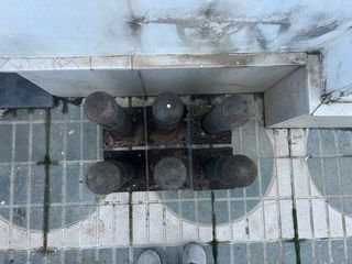 Bolardos metálicos para atornillar