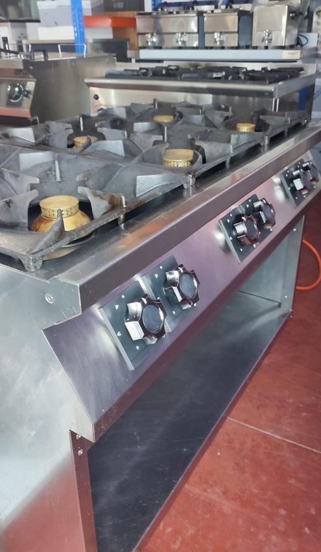 COCINA INDUSTRIAL A GAS 6 FUEGOS MARRENO