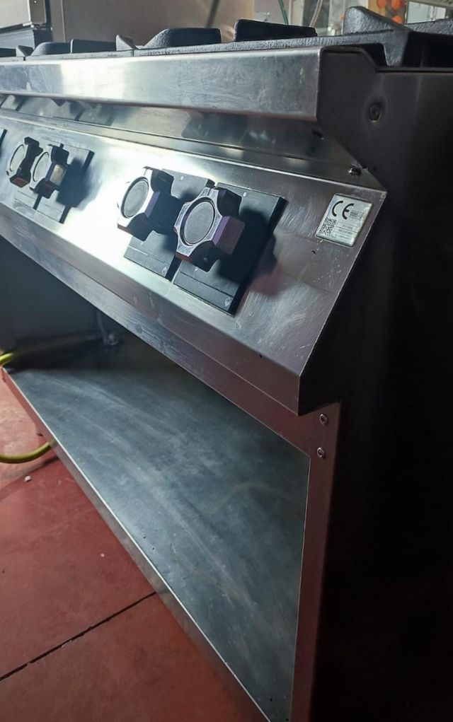 COCINA INDUSTRIAL A GAS 6 FUEGOS MARRENO