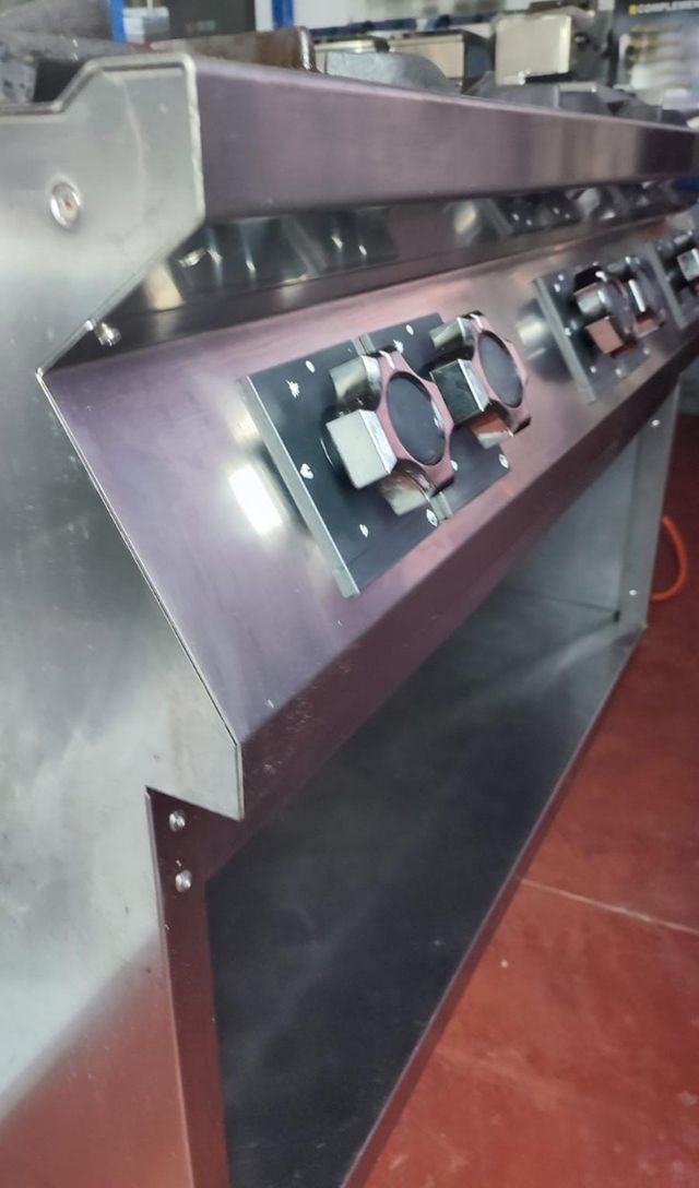 COCINA INDUSTRIAL A GAS 6 FUEGOS MARRENO