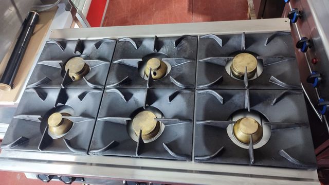 COCINA INDUSTRIAL A GAS 6 FUEGOS MARRENO