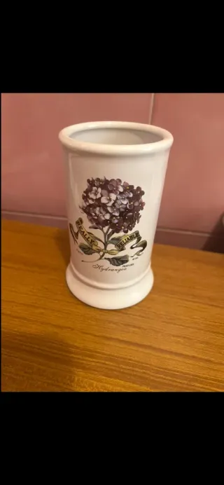 Vaso porcellana con fiore Hydrangea
