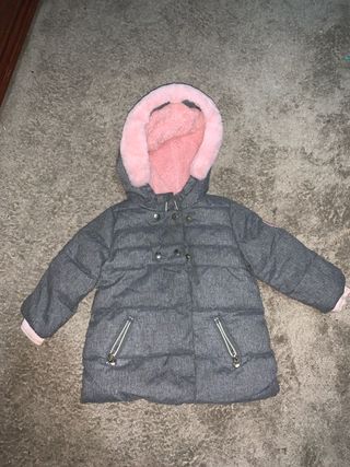 Chaqueta niña gris con capucha rosa