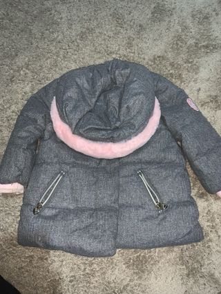 Chaqueta niña gris con capucha rosa