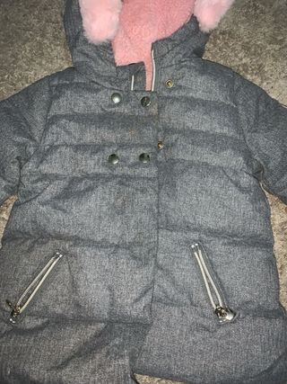 Chaqueta niña gris con capucha rosa