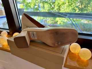 Zapatos mocasines de piel beige Latouche